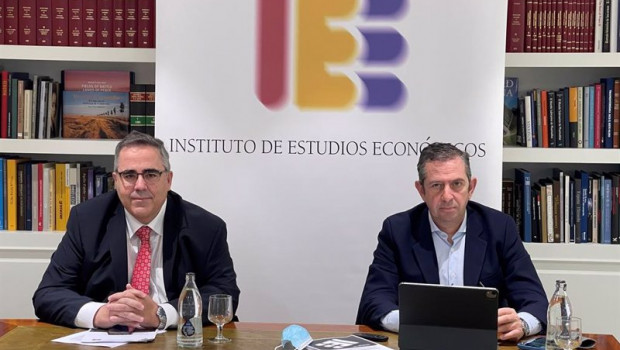 ep el presidente y el director general del instituto de estudios economicos inigo fernandez de mesa