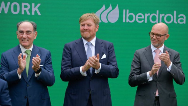 ep el rey de paises bajos guillermo alejandro junto al presidente de iberdrola ignacio sanchez galan