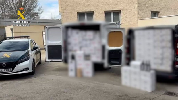 ep furgonetas con algunos de los objetos robados en una bodega de la do ribera de duero ep furgonetas con algunos de los objetos robados en una bodega de la do ribera de duero
