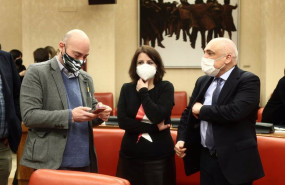 ep i-d el diputado de unidas podemos txema guijarro la portavoz parlamentaria del psoe adriana