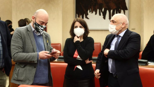 ep i-d el diputado de unidas podemos txema guijarro la portavoz parlamentaria del psoe adriana