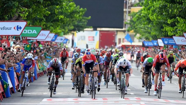 ep imagen de una llegada de la vuelta ciclista a espana