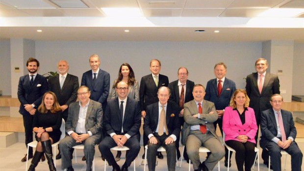 ep integrantes de la nueva junta directiva de une