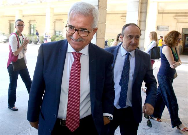 Jiménez Barrios llega a los juzgados para declarar como testigo en el caso ERE | JUNTA DE ANDALUCÍA ep jimenez barrios llegalos juzgadosdeclarartestigocaso ere