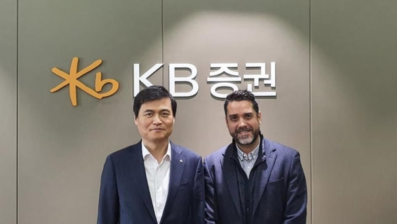 Kim Myeong Seop, director general de KB Securities, y Javier Mira, consero delegado de FacePhi | FACEPHI - Archivo ep kim myeong seop director general de kb securities y javier mira consero delegado de facephi