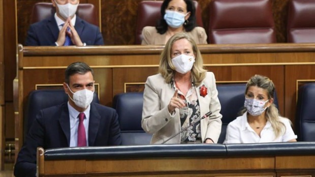 ep la vicepresidenta de asuntos economicos nadia calvino replica a la oposicion en una sesion de