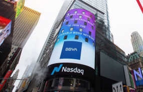 ep logo de bbva en las pantallas gigantes de la torre nasdaq en times square nueva york ep logo de bbva en las pantallas gigantes de la torre nasdaq en times square nueva york