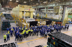 ep los trabajadores de ford almussafes paran la produccion para pedir soluciones de caracter