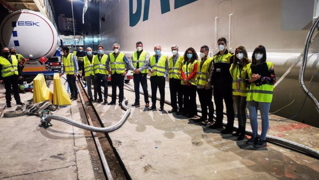 ep operacion de bunkering por balearia en el puerto de almeria