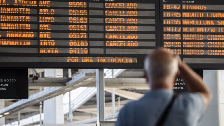 ep un panel de viajes cancelados de la estacion de ave joaquin sorolla con motivo de la incidencia ep un panel de viajes cancelados de la estacion de ave joaquin sorolla con motivo de la incidencia