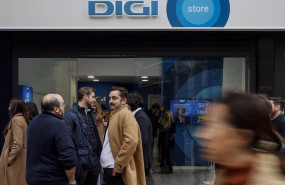 ep varias personas durante la inauguracion de la primera tienda a nivel nacional de digi a 23 de