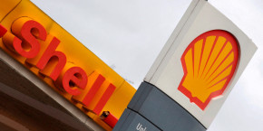 le logo de royal dutch shell est visible dans une station service shell a londres 