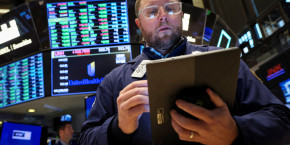 un trader travaille a la bourse de wall street 20250410075716 