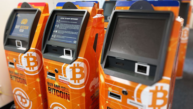 dl crypto bitcoin cryptocurrency btc cryptoassets atm cajeros automáticos máquinas expendedoras genérico uinsplash