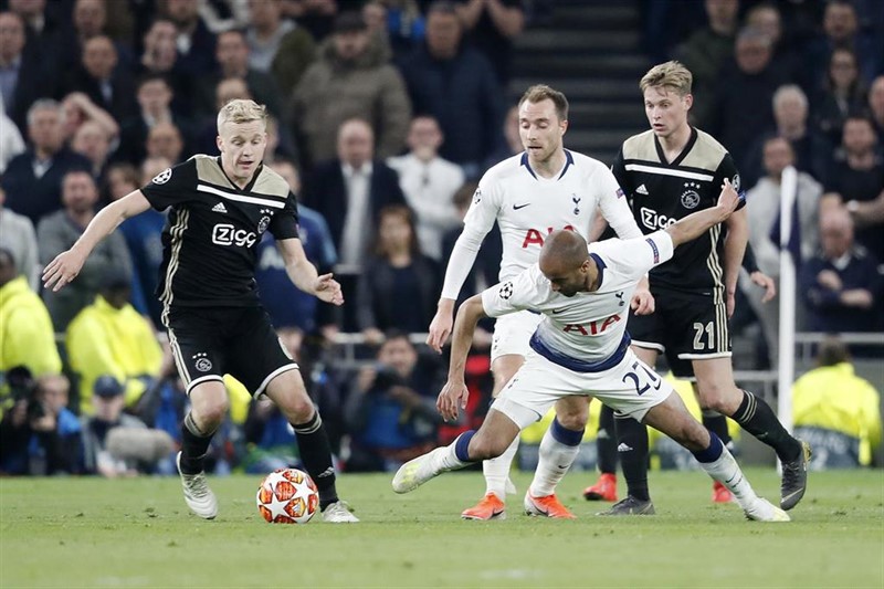 ep ajax player donnyde beek tottenham hotspur player christian eriksen tottenham hotspur player lucas moura and ajax player frenkiejong during the uefa champions league semi- final 1st leg football match between tottenham hotspur and afc ajax on
