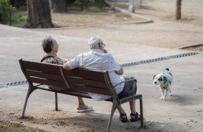 ep archivo   dos personas y un perro