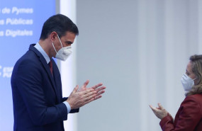 ep archivo   el presidente del gobierno pedro sanchez conversa con la vicepresidenta y ministra de