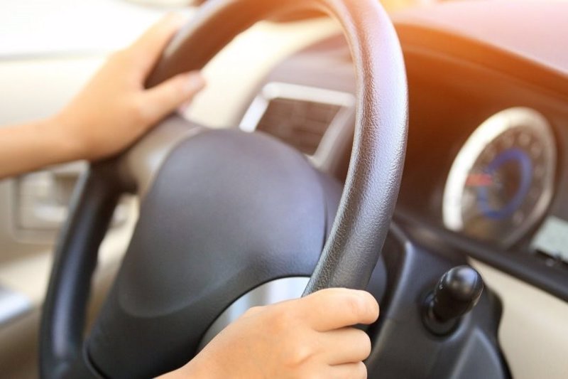 Conducir con el carnet caducado: desde multas de 200 euros a seis meses de prisión