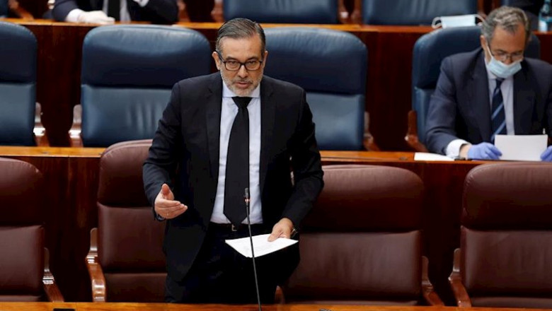El secretario de Justicia del PP y consejero de Justicia de la Comunidad de Madrid , Enrique López interviene este jueves durante el pleno de la Asamblea de Madrid. | Pool ep el secretario de justicia del pp y consejero de justicia de la comunidad de madrid enrique lopez