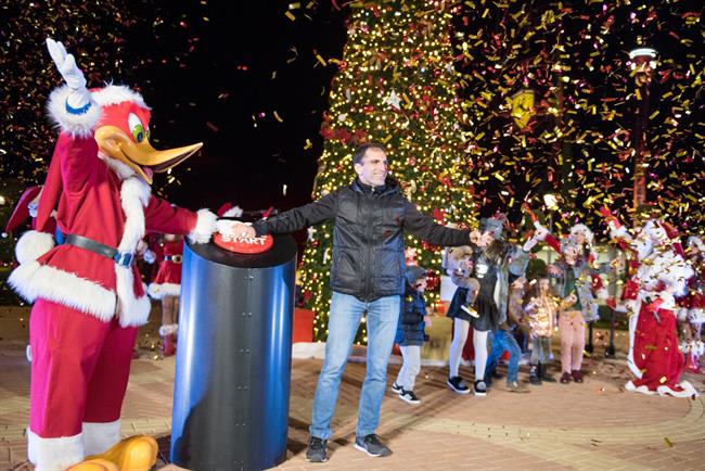 Ferrari Land ilumina su árbol de navidad con deseos de los niños | FERRARI LAND ep ferrari land ilumina su arbolnavidaddeseoslos ninos