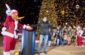 ep ferrari land ilumina su arbolnavidaddeseoslos ninos