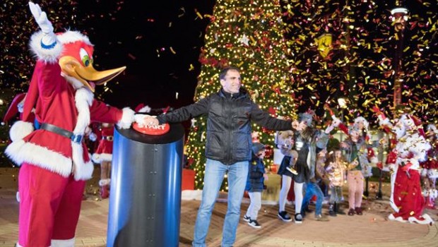 ep ferrari land ilumina su arbolnavidaddeseoslos ninos