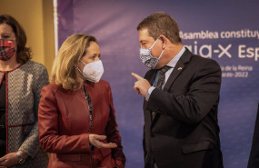 ep la ministra de economia nadia calvino junto al presidente de c lm emiiano garcia page