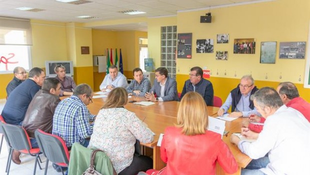 ep los dirigentes socialistassu reunionla mesaaguaejido