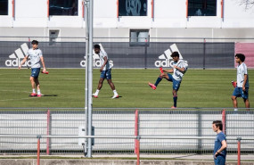 ep los jugadores del bayern munich entrenan durante el periodo de aislamiento