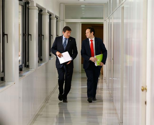 El presidente del Principado, Javier Fernández y el consejero Guillermo Martínez | ARMANDO ÁLVAREZ ep presidenteprincipado javier fernandezconsejero guillermo martinez