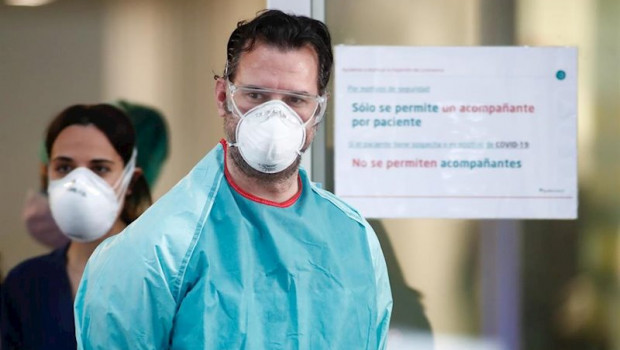 ep sanitarios agradecen el homenaje que cada dia se celebra en su honor en todos los centros de