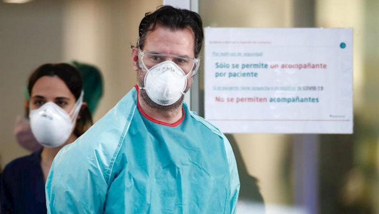 Sanitarios agradecen el homenaje que cada día se celebra en su honor en todos los Centros de Salud y Hospitales de España. | Joaquin Corchero - Europa Press ep sanitarios agradecen el homenaje que cada dia se celebra en su honor en todos los centros de