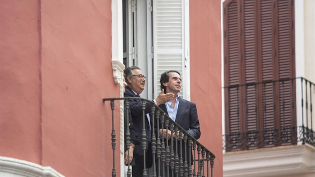 ep semana santa de sevilla 2019 el expresidente del gobierno jose maria aznar viendo la procesion