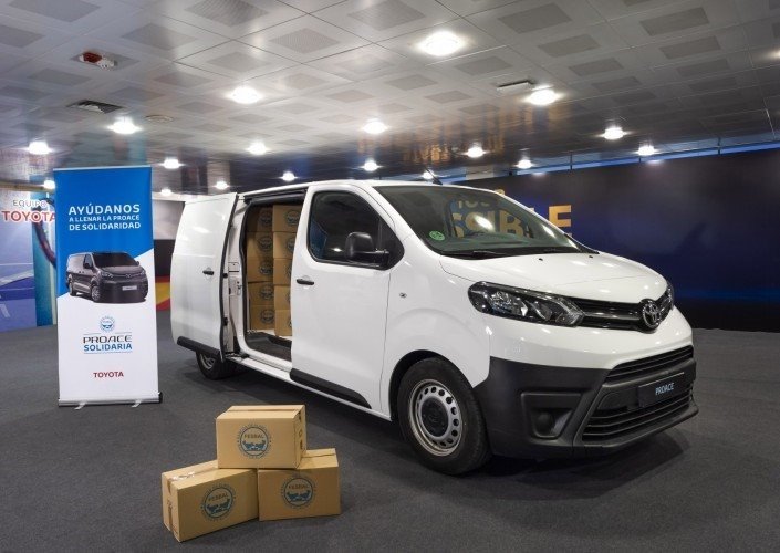 ep toyota espana recoge 10 toneladas de alimentos para los mas necesitados ep toyota espana recoge 10 toneladas de alimentos para los mas necesitados