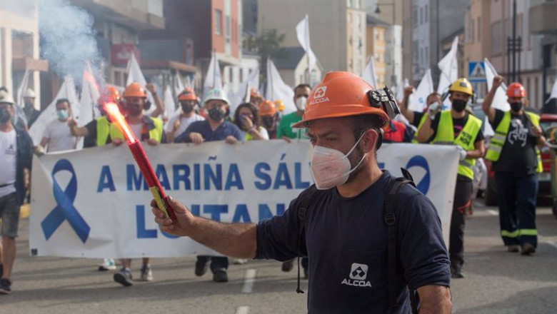 Trabajadores de Alcoa se manifiestan para defender el futuro de la fábrica de aluminio en San Cibrao, a 19 de julio de 2021, en San Cibrao, Cervo Lugo, Galicia (España). | César Arxina - Europa Press ep trabajadores de alcoa se manifiestan para defender el futuro de la fabrica de aluminio en san