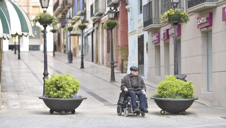 ep un hombre en silla de ruedas en el cuarto dia laborable del estado de alarma por coronavirus ep un hombre en silla de ruedas en el cuarto dia laborable del estado de alarma por coronavirus