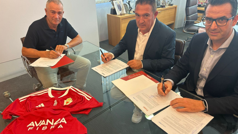 foto 1   firma del patrocinio avanza fibra 