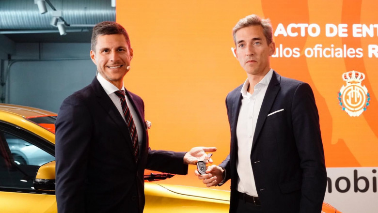 1634142362 othman ktiri ceo ok mobility y alfonso d az ceo de negocio rcd mallorca 20211014122832 