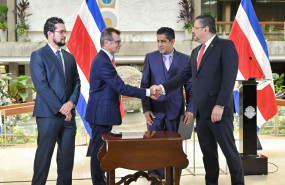 423a95a220c0c8c727407aa75aa7e8f1 2 