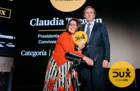 claudia tecglen premio dux de impacto social por canal ceo 