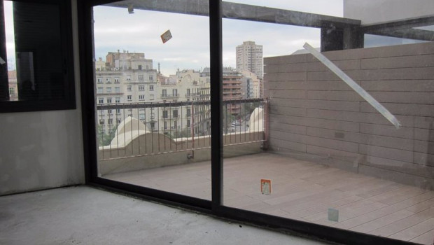 ep archivo   atico en construccion de la casa por el tejado