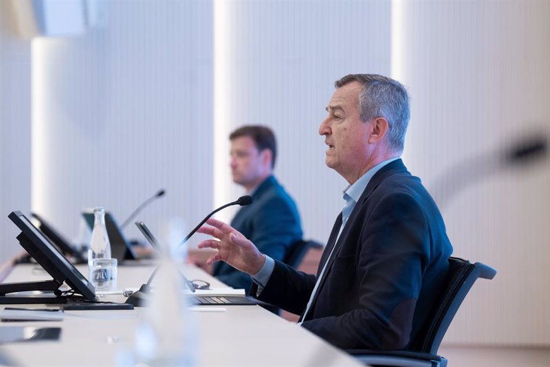 Sabadell responde a BBVA y anticipa un largo proceso por la OPA ante la CNMC