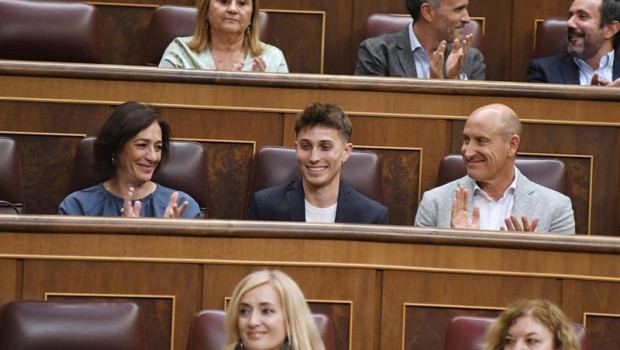 ep archivo   el diputado del psoe gabriel blanco c durante un pleno en el congreso de los diputados