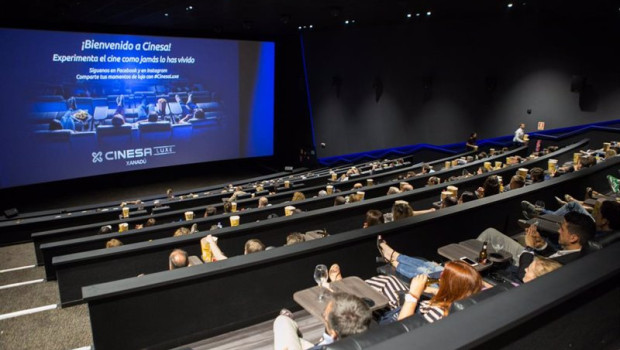 ep archivo   el primer cine de lujo en espana incorpora la ultima tecnologia en imagen y sonido y