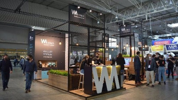 ep archivo   expositor de wayra en el mobile world congress 2022