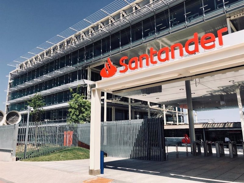 Santander da forma a una figura de continuación alcista