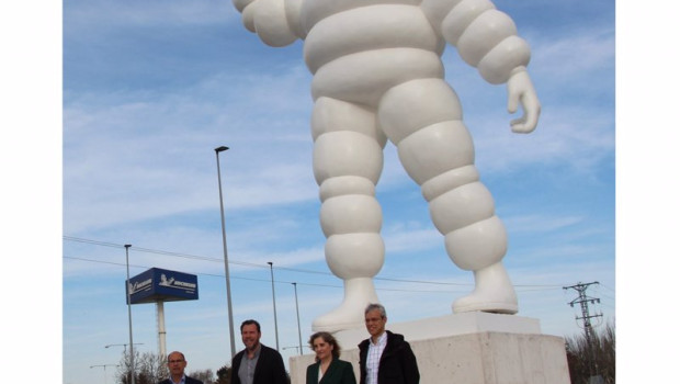 ep archivo   inaugurada la glorieta bibendum frente a la fabrica michelin valladolid