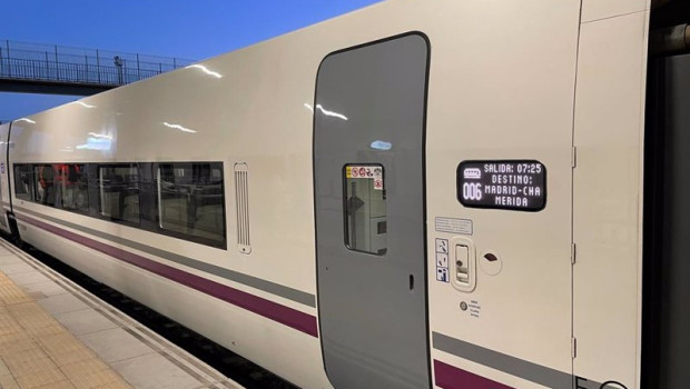 ep archivo   nuevo tren alvia puesto en servicio en badajoz