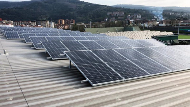 ep archivo   paneles solares en el polideportivo de artunduaga en basauri