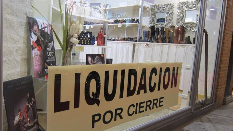 ep archivo un comercio anunciando la liquidacion de sus productos por cierre ep archivo un comercio anunciando la liquidacion de sus productos por cierre